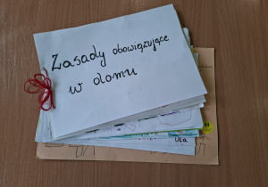 Dzieci robiły prace plastyczne w domu nr zasad obowiązujących w przedszkolu