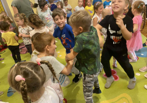 Chłopcy podczas zabawy