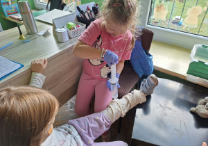Dzieci bawią się w Strefie Bezpiecznego Przedszkolaka